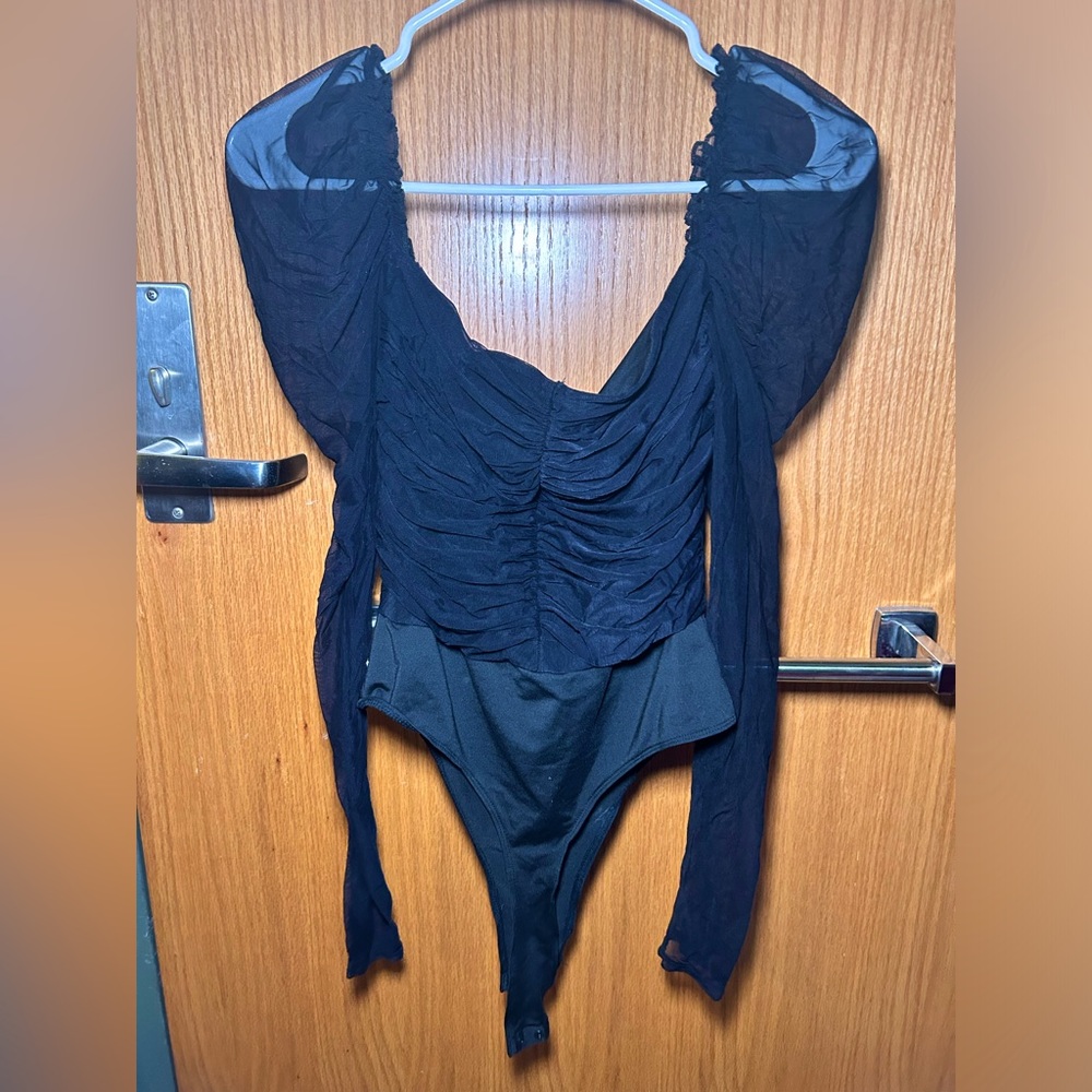 BLACK BODY-CON LONG SLEEVE BLOUSE 👚
